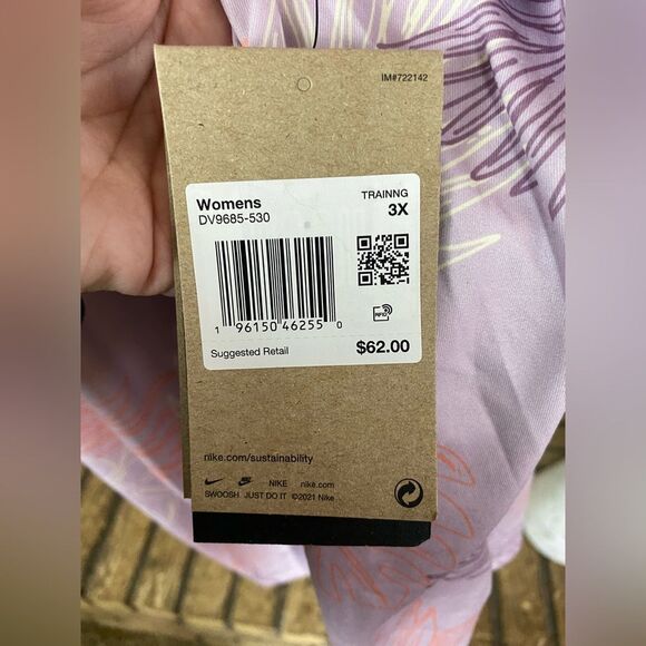 New with tags Nike top - Picture 7 of 8